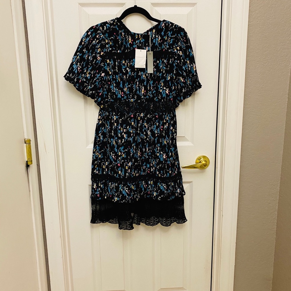 Chelsea28 NWT Pleated Lace Midi Dress Floral NWT - Picture 3 of 3